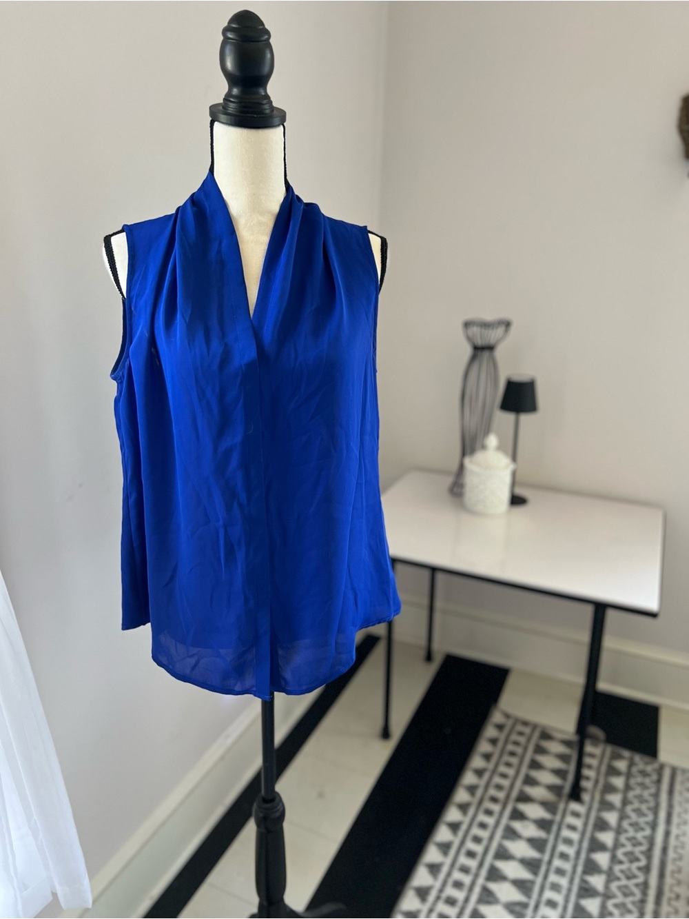 Apt. 9 Sleeveless V-Neck Cobalt Blue Blouse